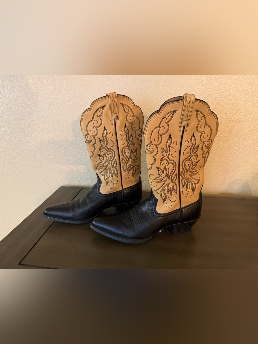 Ariat Western Cowboy Boots Black Tan Embroidered Women’s 8.5B NEW